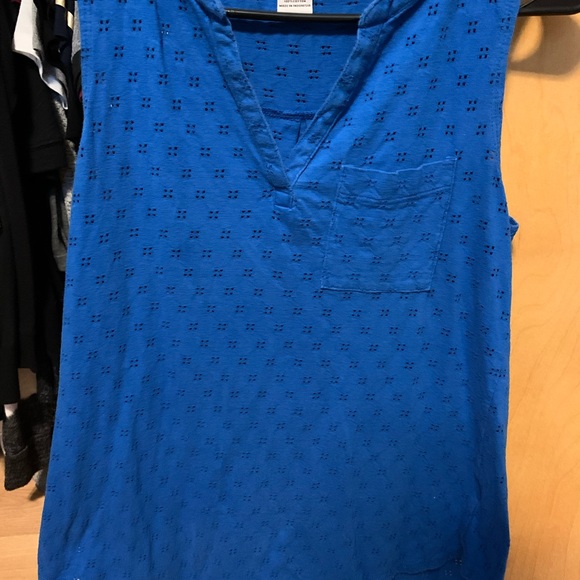 Shirts - Picture 7 of 8